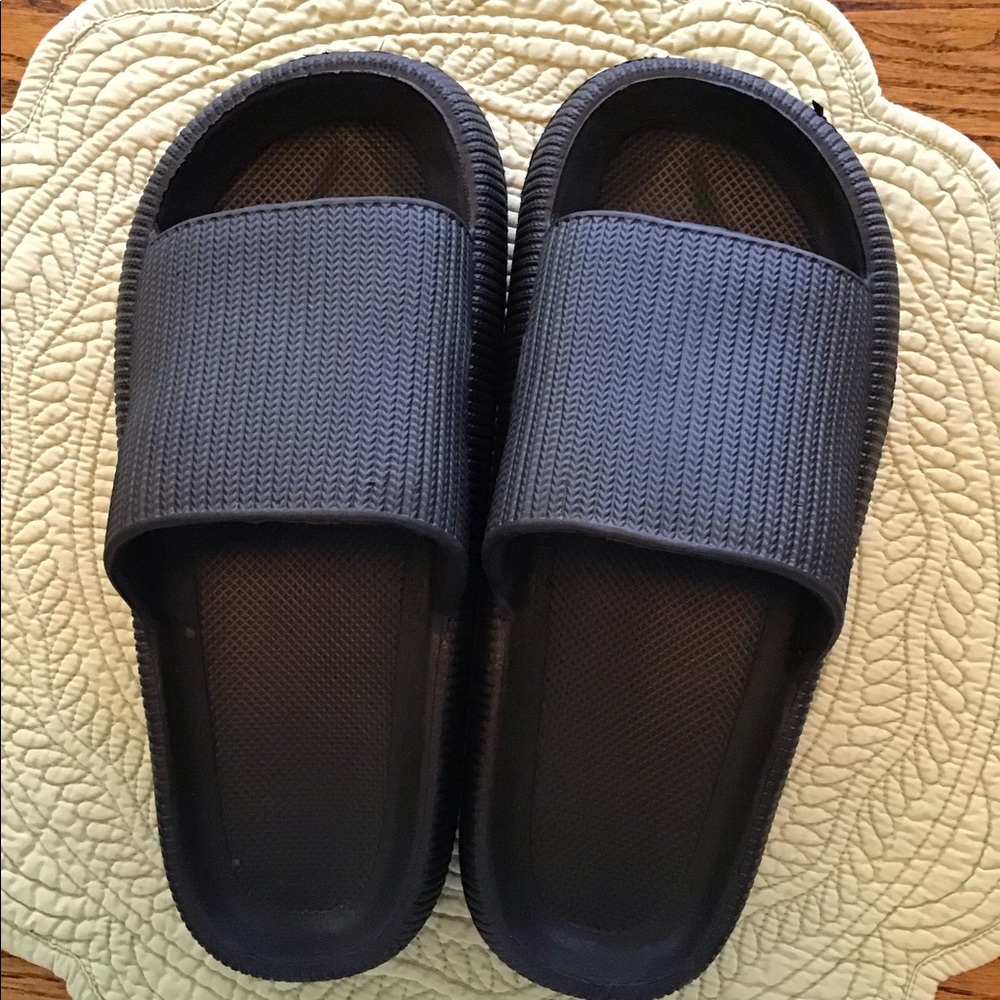 Pillow Slides Size 8.5 Black